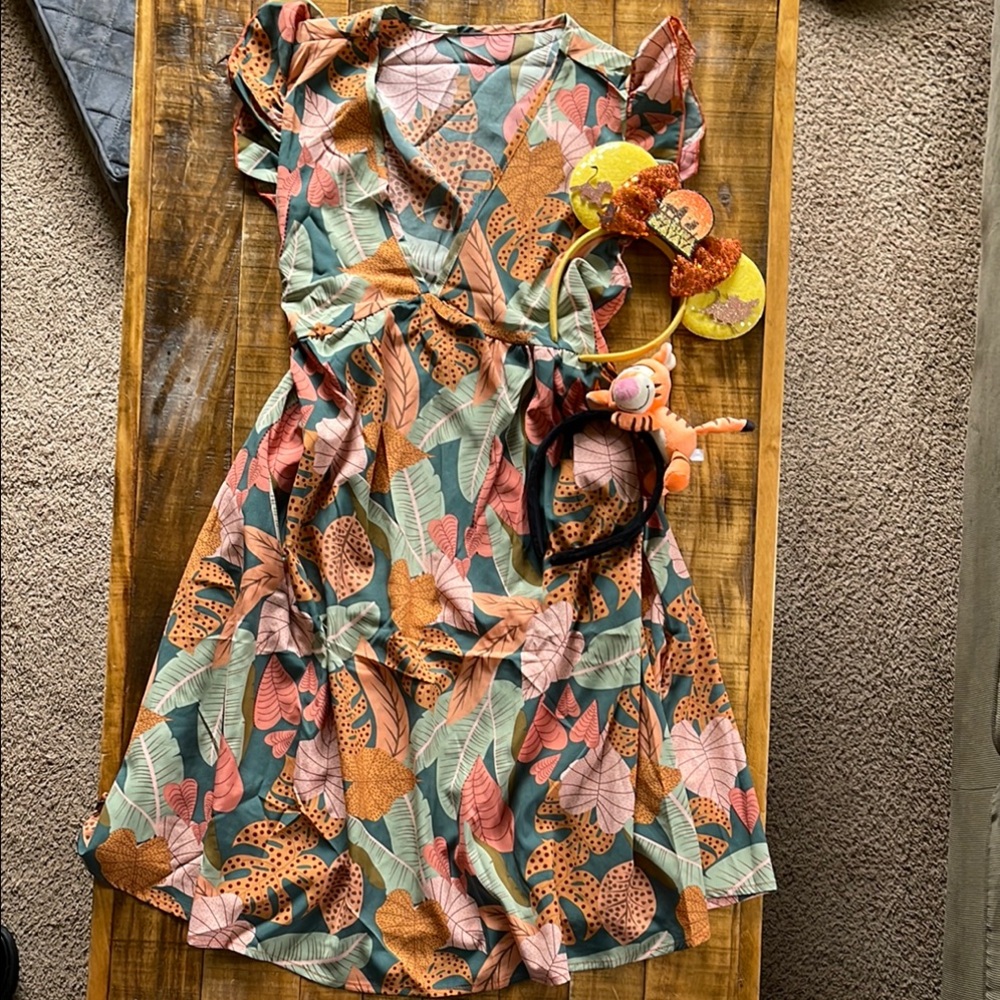 Disney’s Animal Kingdom Outfit - Picture 1 of 4